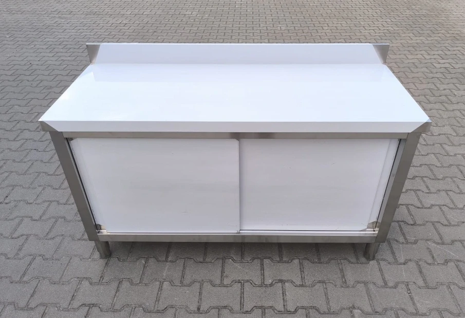 Nerezový skříňový stůl s posuvnými dveřmi – 150 x 60 x 85 cm