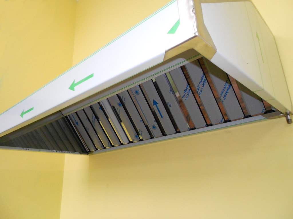 Gastro digestoř SD 130x70x40 + FILTRY