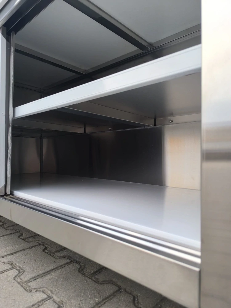 Nerezový skříňový stůl s posuvnými dveřmi – 150 x 60 x 85 cm